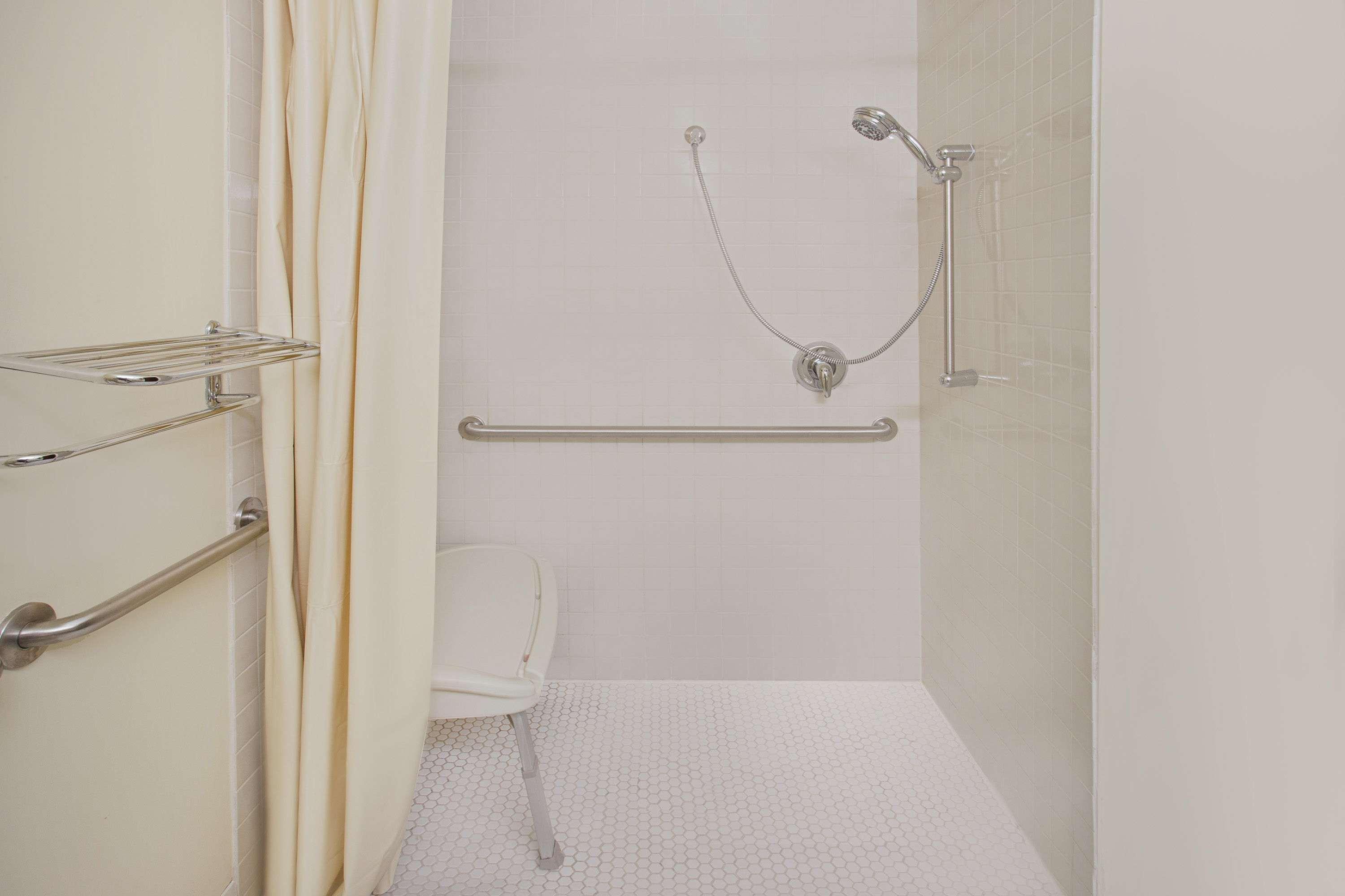 Microtel Inn & Suites By Wyndham Холънд Екстериор снимка