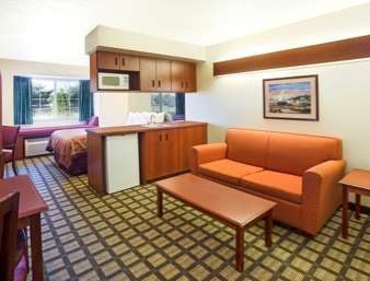 Microtel Inn & Suites By Wyndham Холънд Стая снимка
