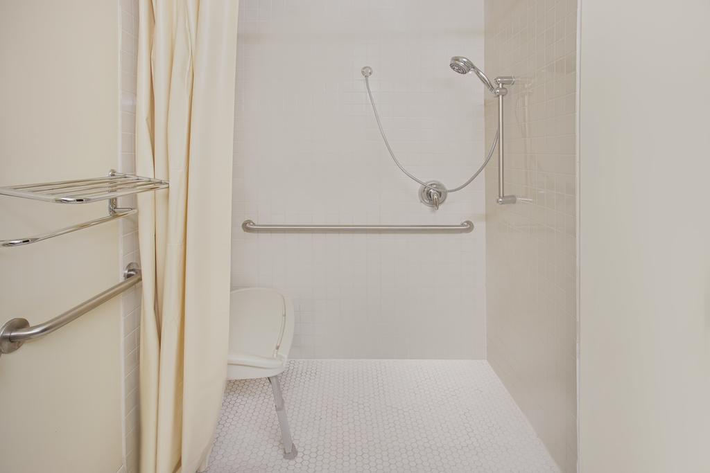 Microtel Inn & Suites By Wyndham Холънд Екстериор снимка