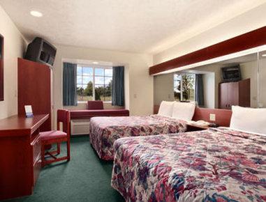 Microtel Inn & Suites By Wyndham Холънд Екстериор снимка